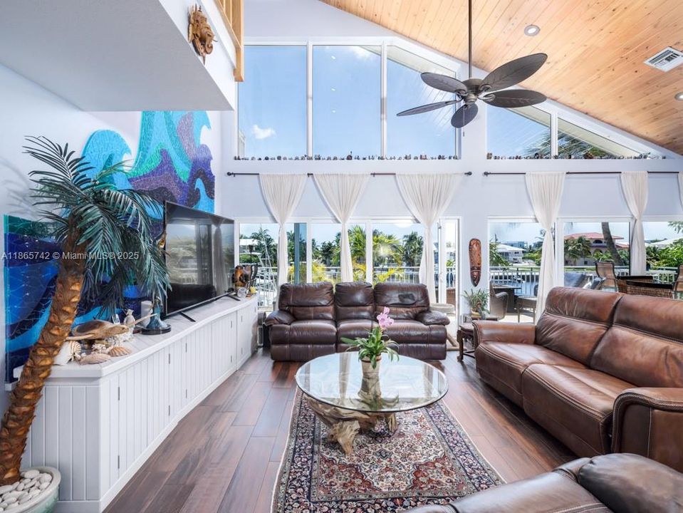 En Venta: $2,995,000 (4 camas, 3 baños, 3224 Pies cuadrados)