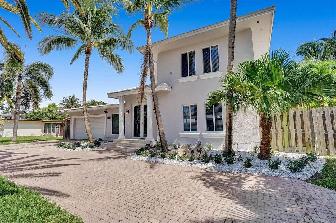 Recently Sold: $1,800,000 (4 beds, 4 baths, 2756 Square Feet)