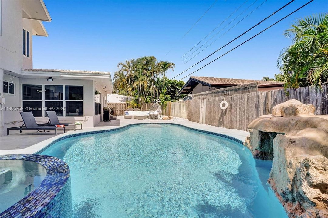 Recently Sold: $1,800,000 (4 beds, 4 baths, 2756 Square Feet)