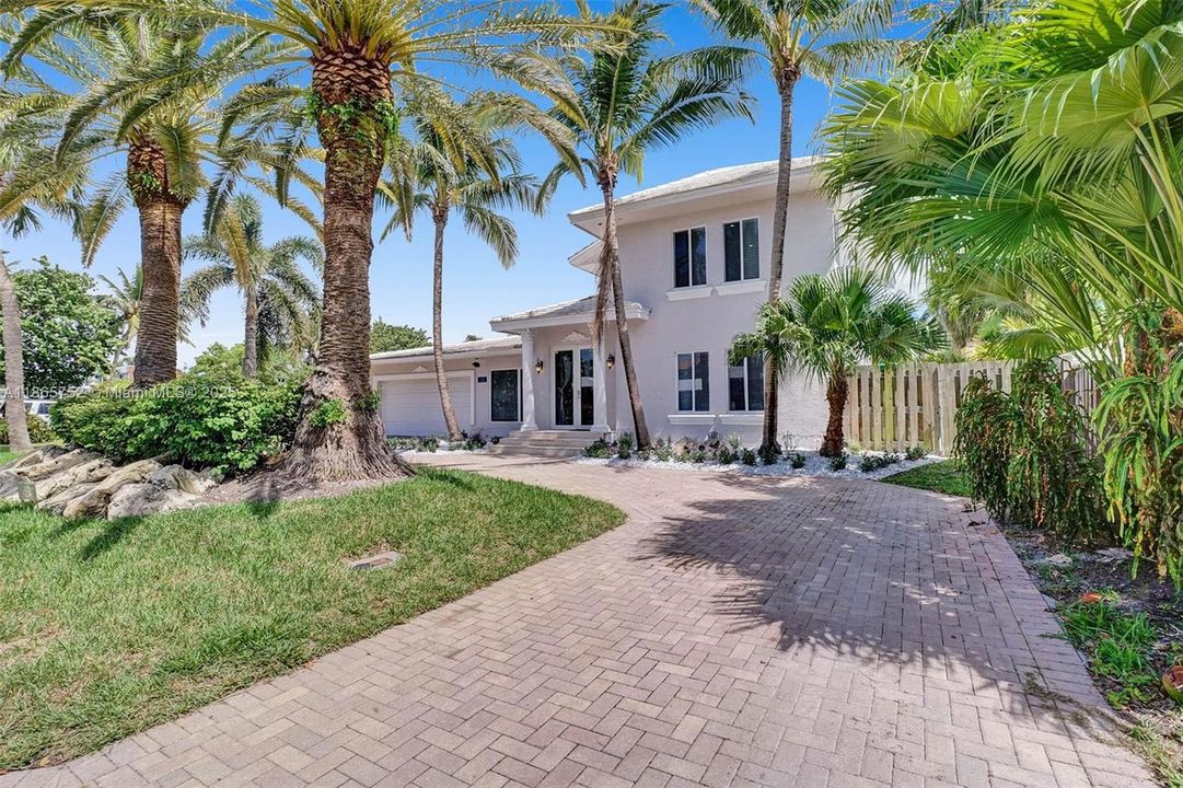 Recently Sold: $1,800,000 (4 beds, 4 baths, 2756 Square Feet)