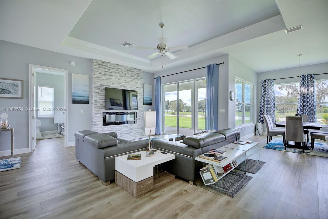 合同活跃: $509,000 (3 贝兹, 3 浴室, 2169 平方英尺)