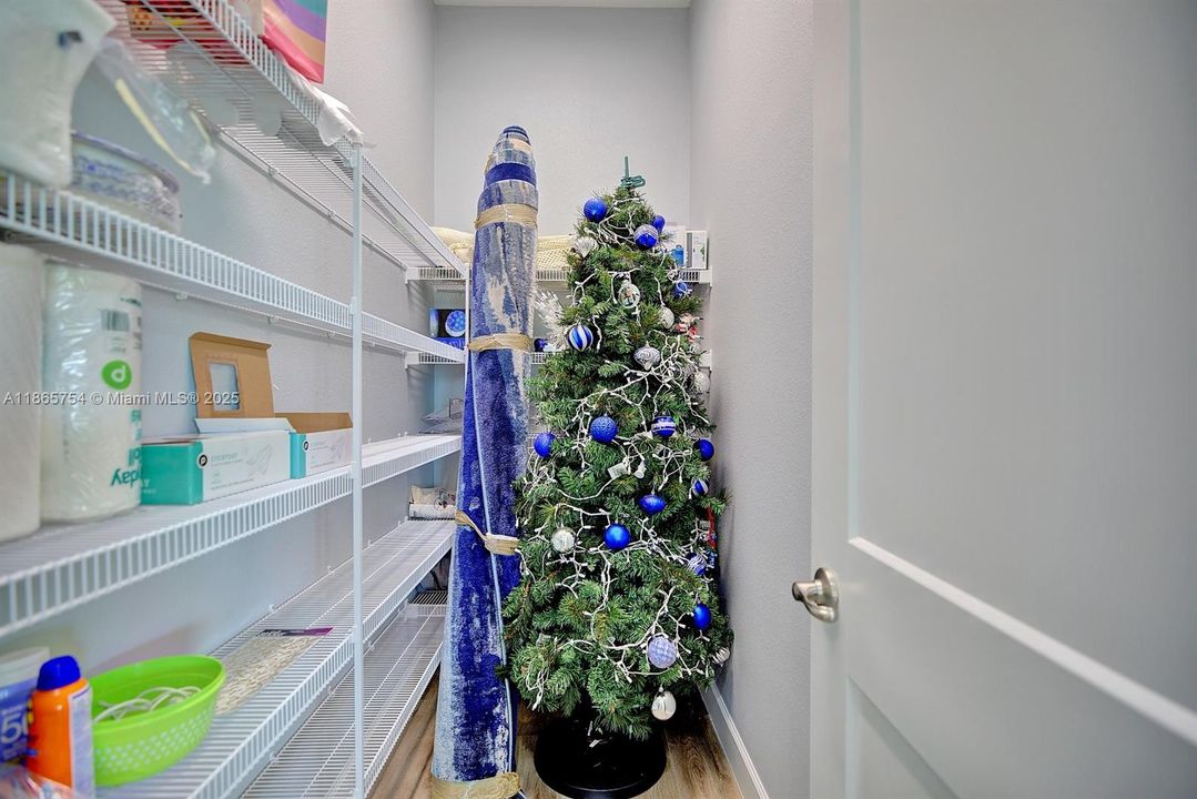 合同活跃: $509,000 (3 贝兹, 3 浴室, 2169 平方英尺)