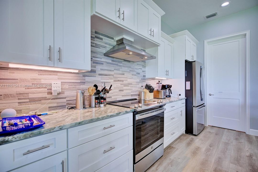 合同活跃: $509,000 (3 贝兹, 3 浴室, 2169 平方英尺)