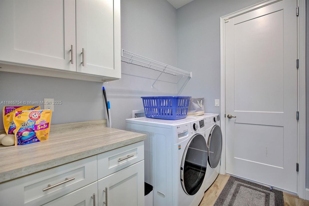 合同活跃: $509,000 (3 贝兹, 3 浴室, 2169 平方英尺)