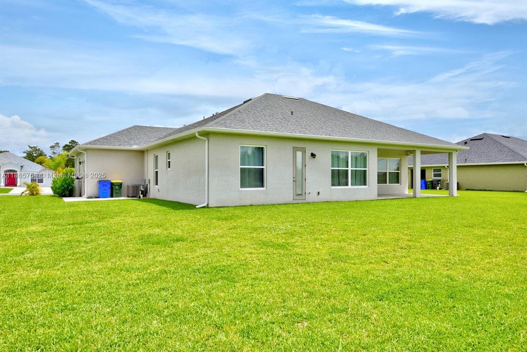 合同活跃: $509,000 (3 贝兹, 3 浴室, 2169 平方英尺)