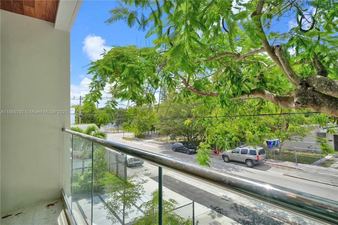 For Sale: $1,299,000 (3 beds, 2 baths, 1723 Square Feet)