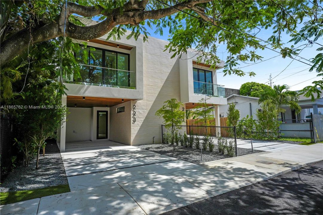 For Sale: $1,299,000 (3 beds, 2 baths, 1723 Square Feet)