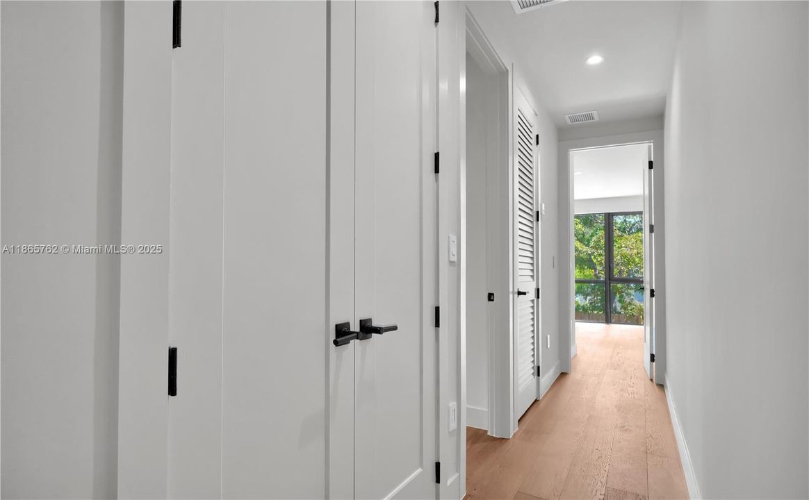 For Sale: $1,299,000 (3 beds, 2 baths, 1723 Square Feet)