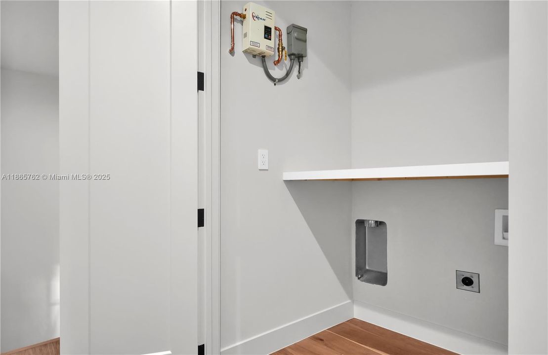 For Sale: $1,299,000 (3 beds, 2 baths, 1723 Square Feet)