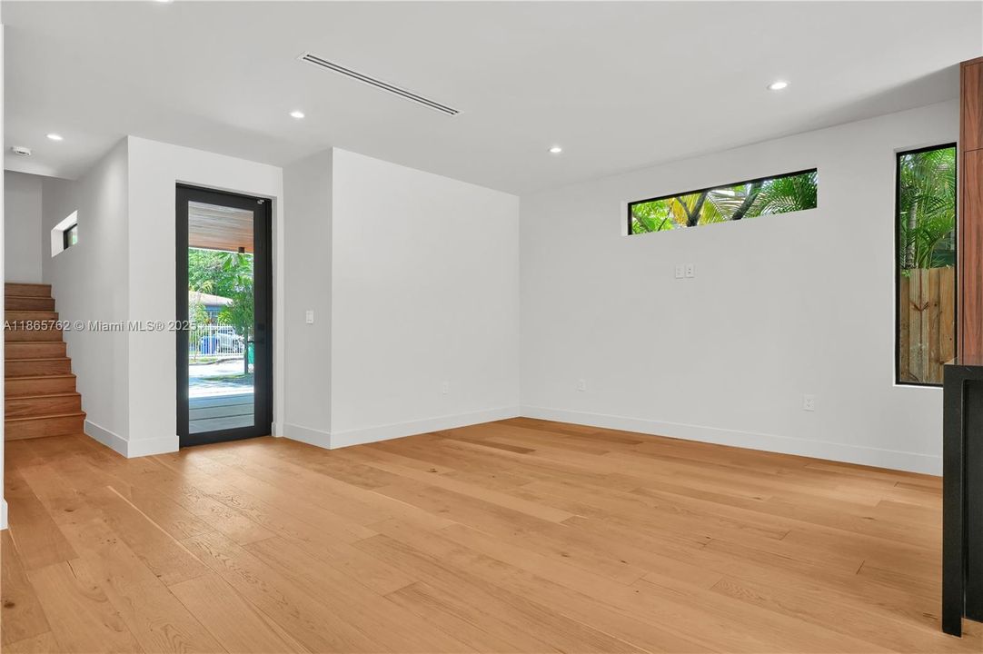 For Sale: $1,299,000 (3 beds, 2 baths, 1723 Square Feet)