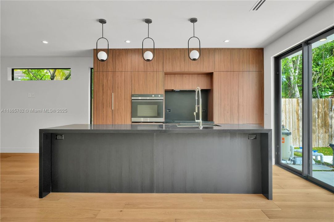 For Sale: $1,299,000 (3 beds, 2 baths, 1723 Square Feet)