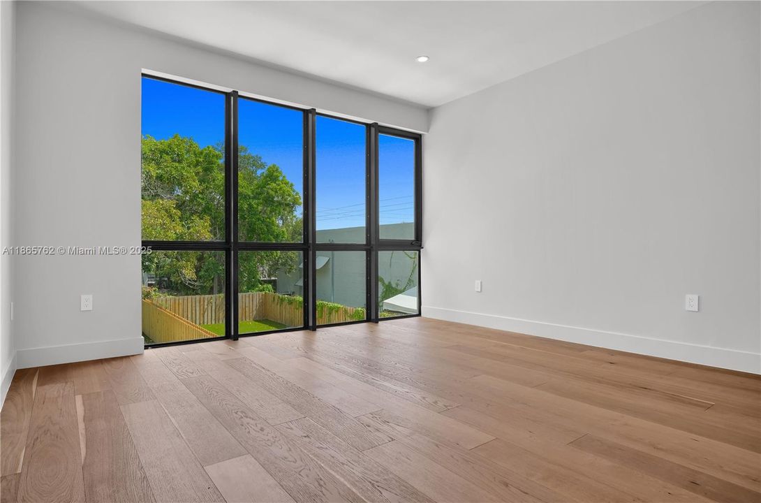 For Sale: $1,299,000 (3 beds, 2 baths, 1723 Square Feet)