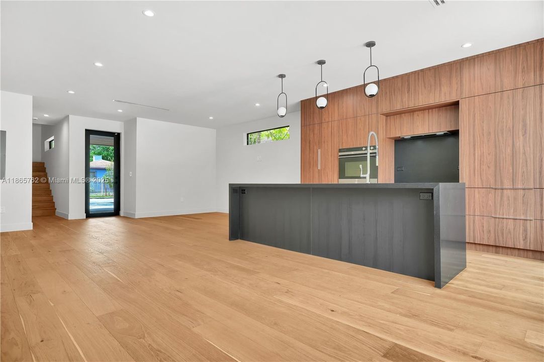 For Sale: $1,299,000 (3 beds, 2 baths, 1723 Square Feet)