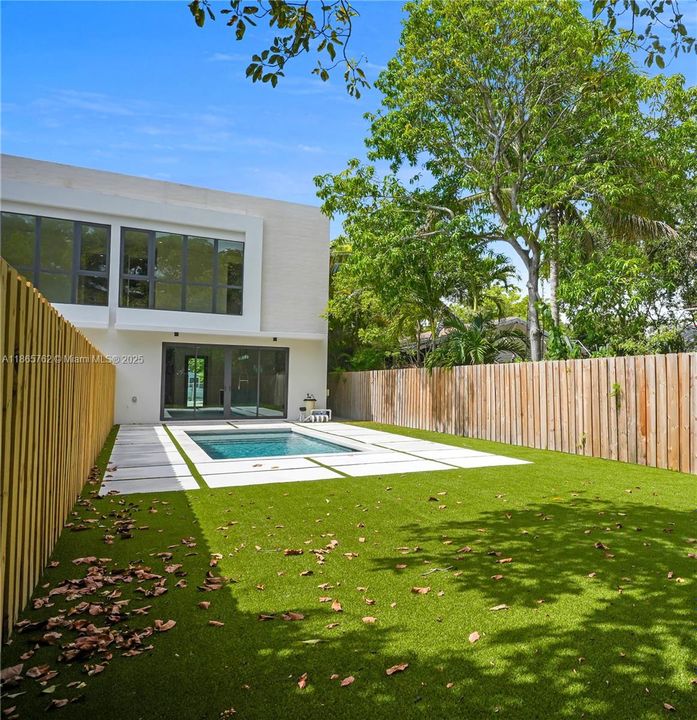 For Sale: $1,299,000 (3 beds, 2 baths, 1723 Square Feet)