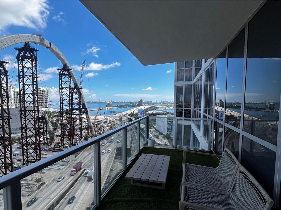 For Sale: $999,999 (2 beds, 2 baths, 1647 Square Feet)