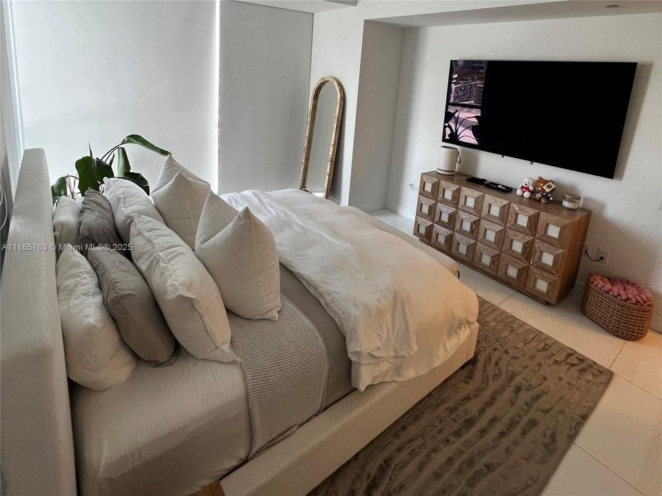 For Sale: $999,999 (2 beds, 2 baths, 1647 Square Feet)