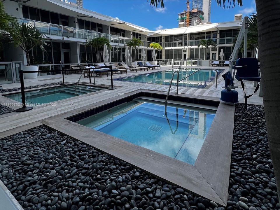 For Sale: $999,999 (2 beds, 2 baths, 1647 Square Feet)