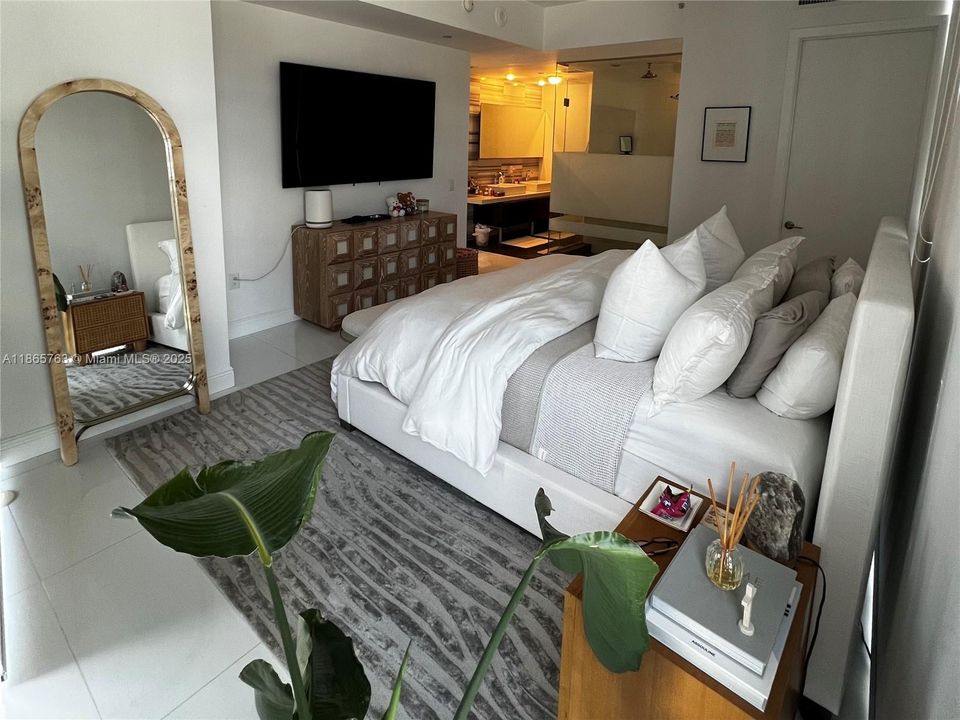 For Sale: $999,999 (2 beds, 2 baths, 1647 Square Feet)