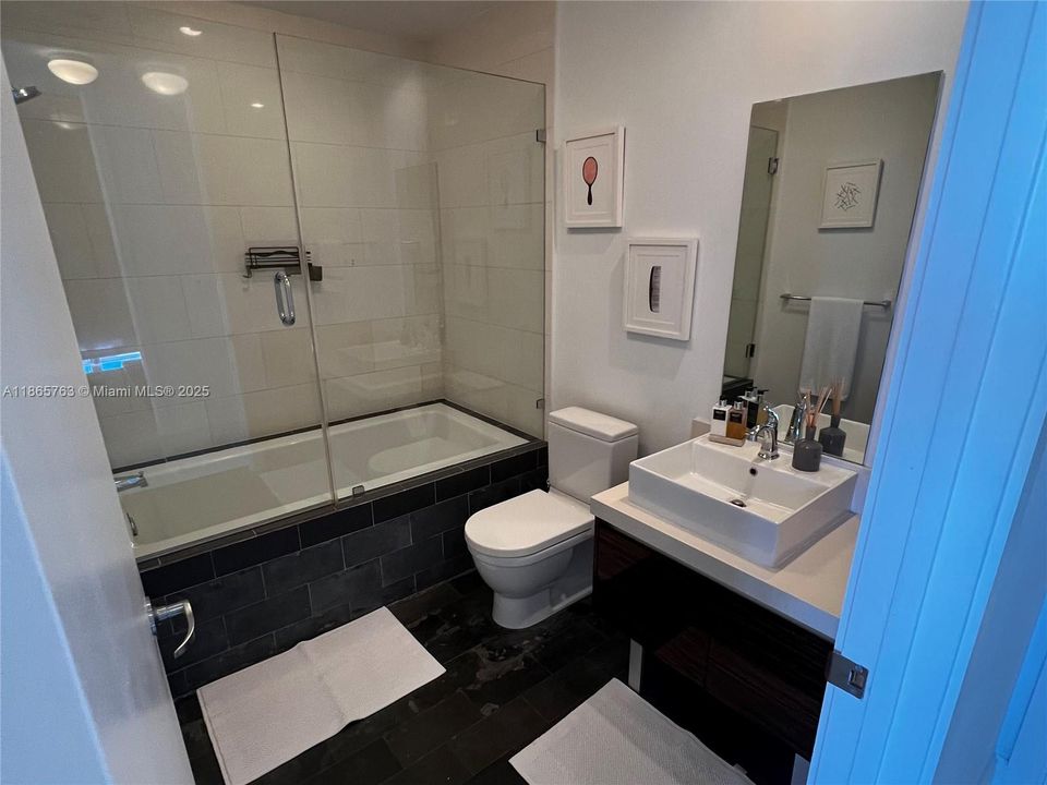 For Sale: $999,999 (2 beds, 2 baths, 1647 Square Feet)