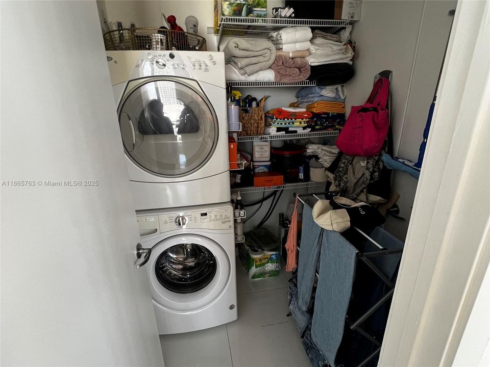 For Sale: $999,999 (2 beds, 2 baths, 1647 Square Feet)