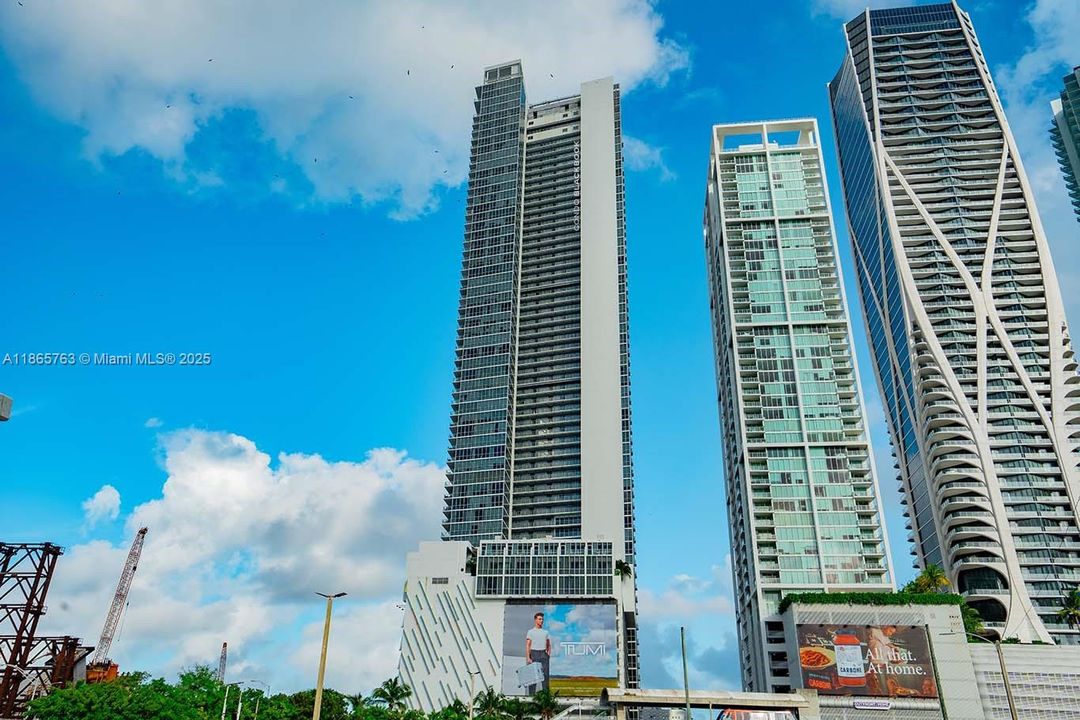 For Sale: $999,999 (2 beds, 2 baths, 1647 Square Feet)