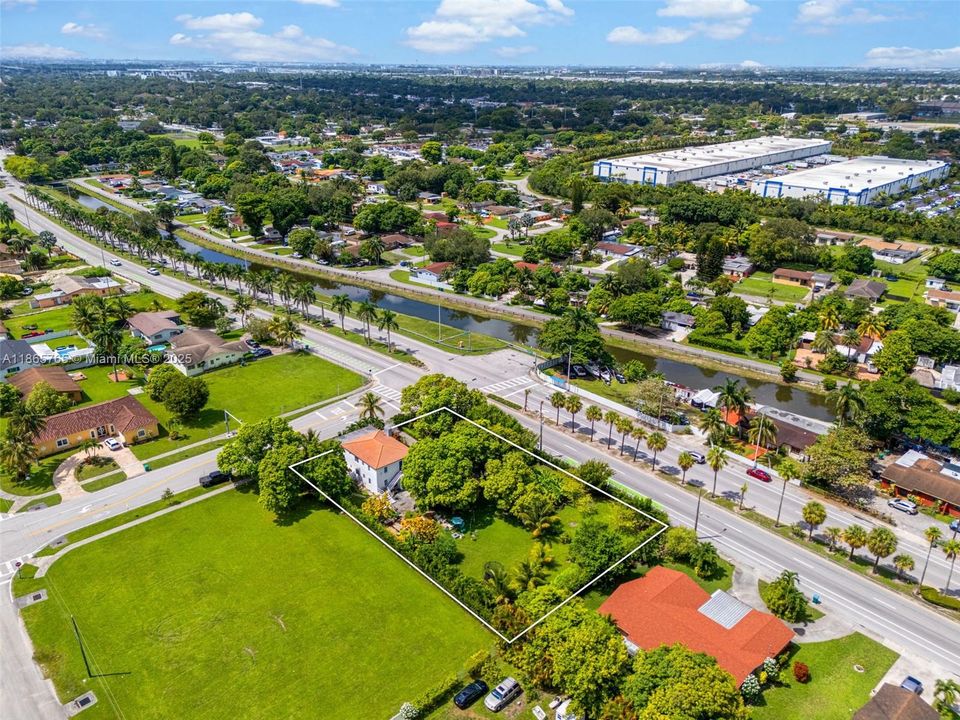 Недавно продано: $875,000 (5 спален, 4 ванн, 2754 Квадратных фут)