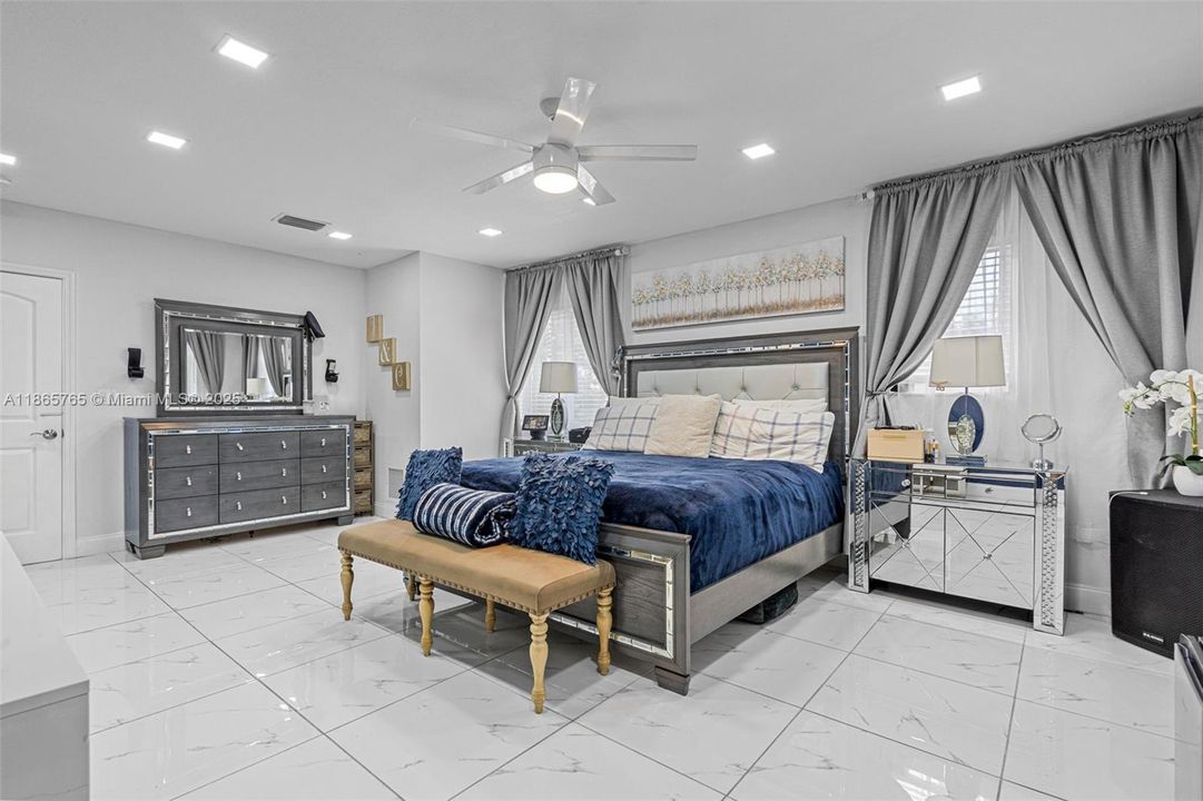 BEDROOM / LIVING UNIT #3