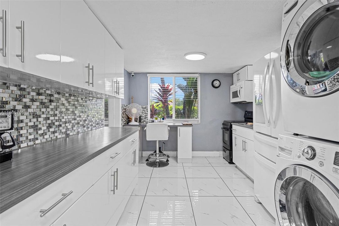 KITCHEN / LAUNDRY UNIT #1