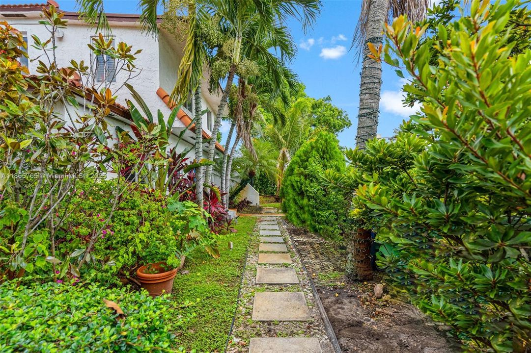 Недавно продано: $875,000 (5 спален, 4 ванн, 2754 Квадратных фут)