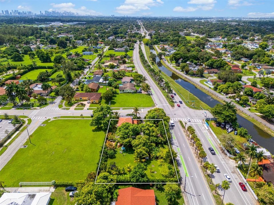 Недавно продано: $875,000 (5 спален, 4 ванн, 2754 Квадратных фут)