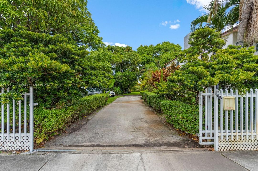 Недавно продано: $875,000 (5 спален, 4 ванн, 2754 Квадратных фут)