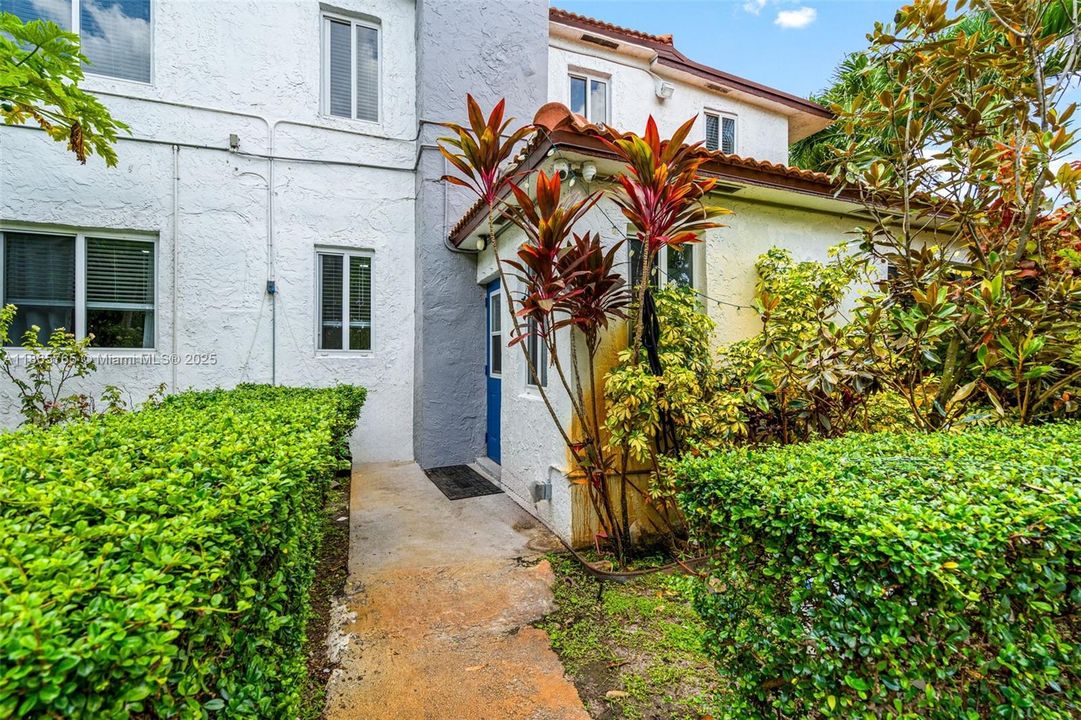 BACK ENTRANCE UNIT #1