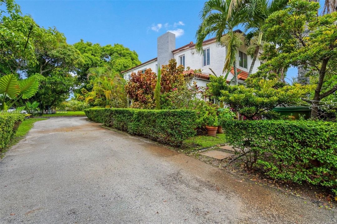 Недавно продано: $875,000 (5 спален, 4 ванн, 2754 Квадратных фут)