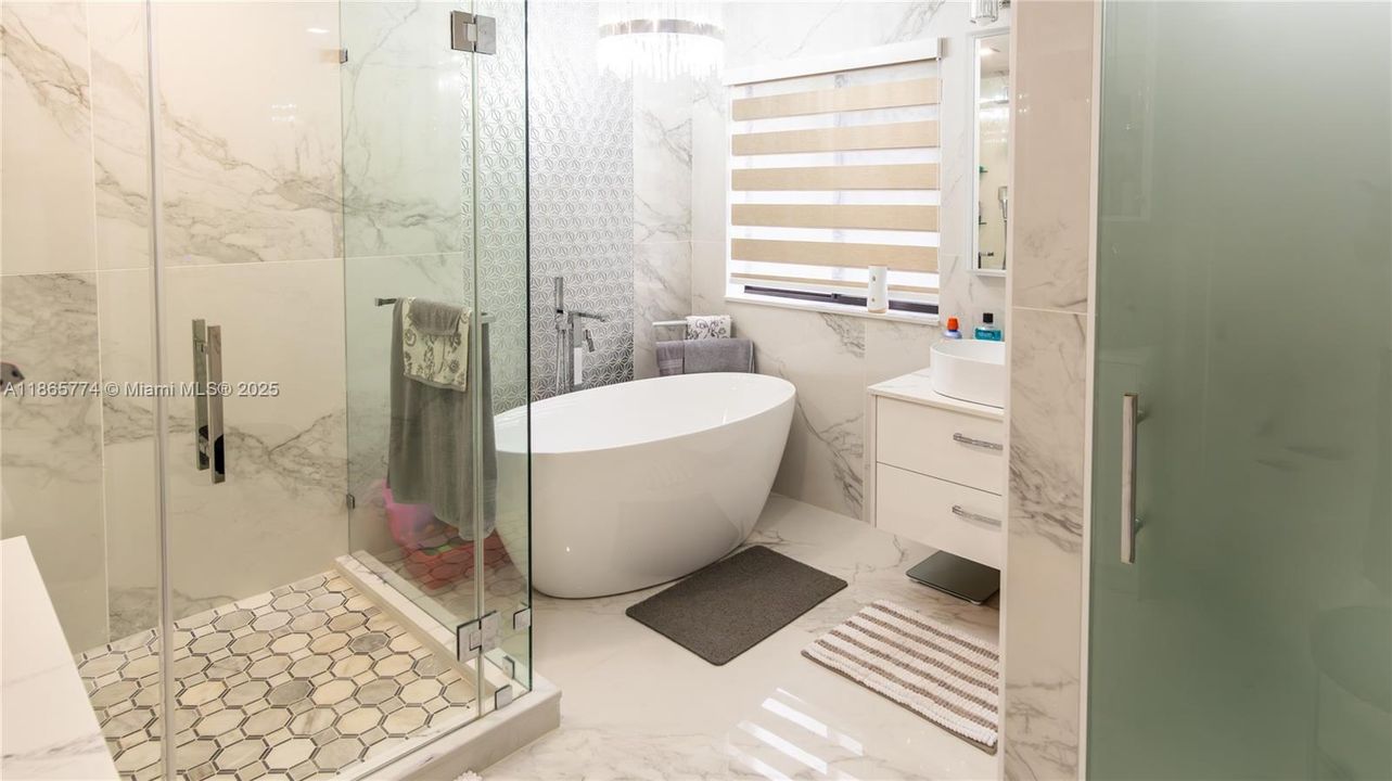 Active With Contract: $985,000 (5 beds, 4 baths, 2728 Square Feet)