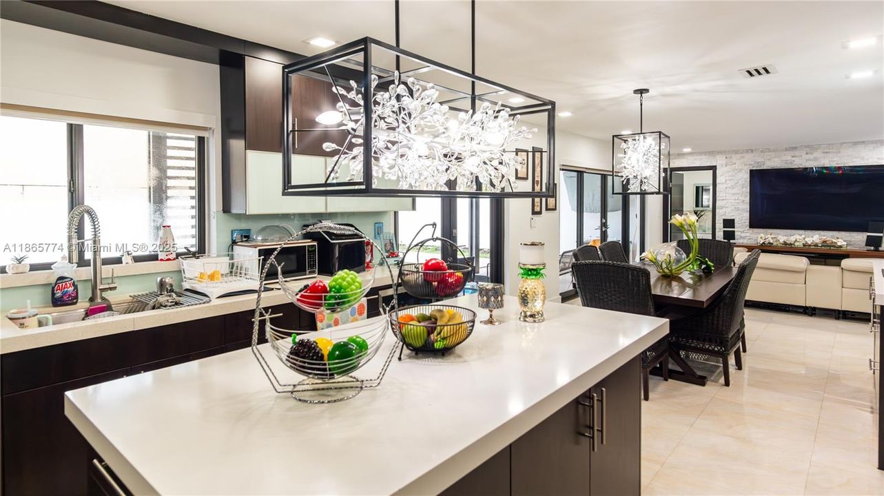 Active With Contract: $985,000 (5 beds, 4 baths, 2728 Square Feet)