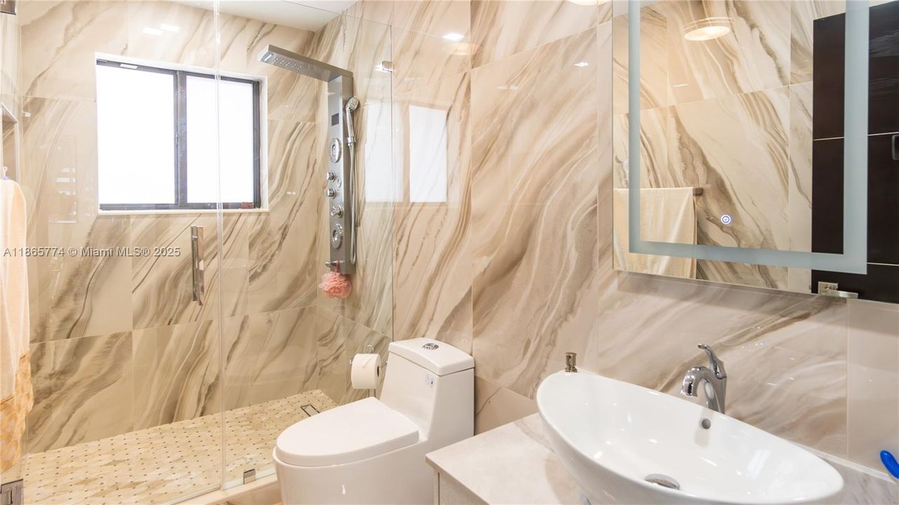 Active With Contract: $985,000 (5 beds, 4 baths, 2728 Square Feet)