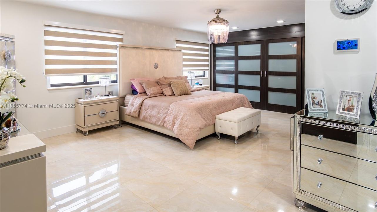 Active With Contract: $985,000 (5 beds, 4 baths, 2728 Square Feet)