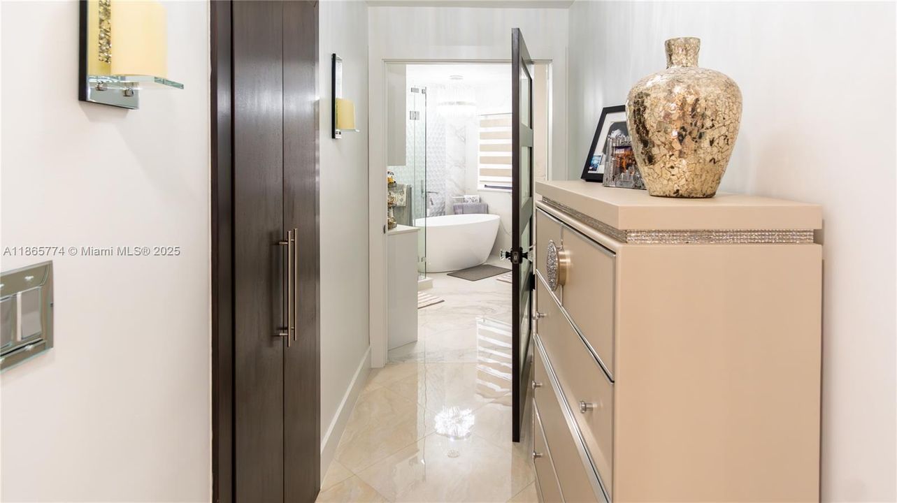 Active With Contract: $985,000 (5 beds, 4 baths, 2728 Square Feet)