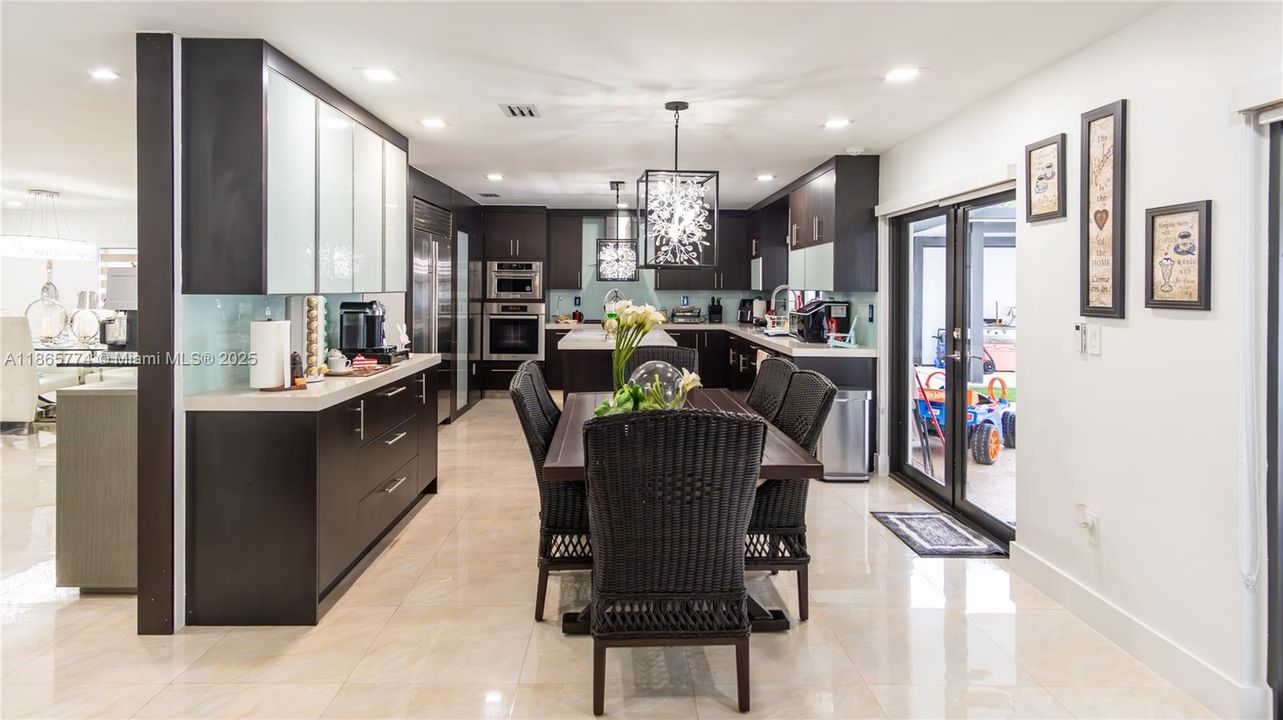 Active With Contract: $985,000 (5 beds, 4 baths, 2728 Square Feet)