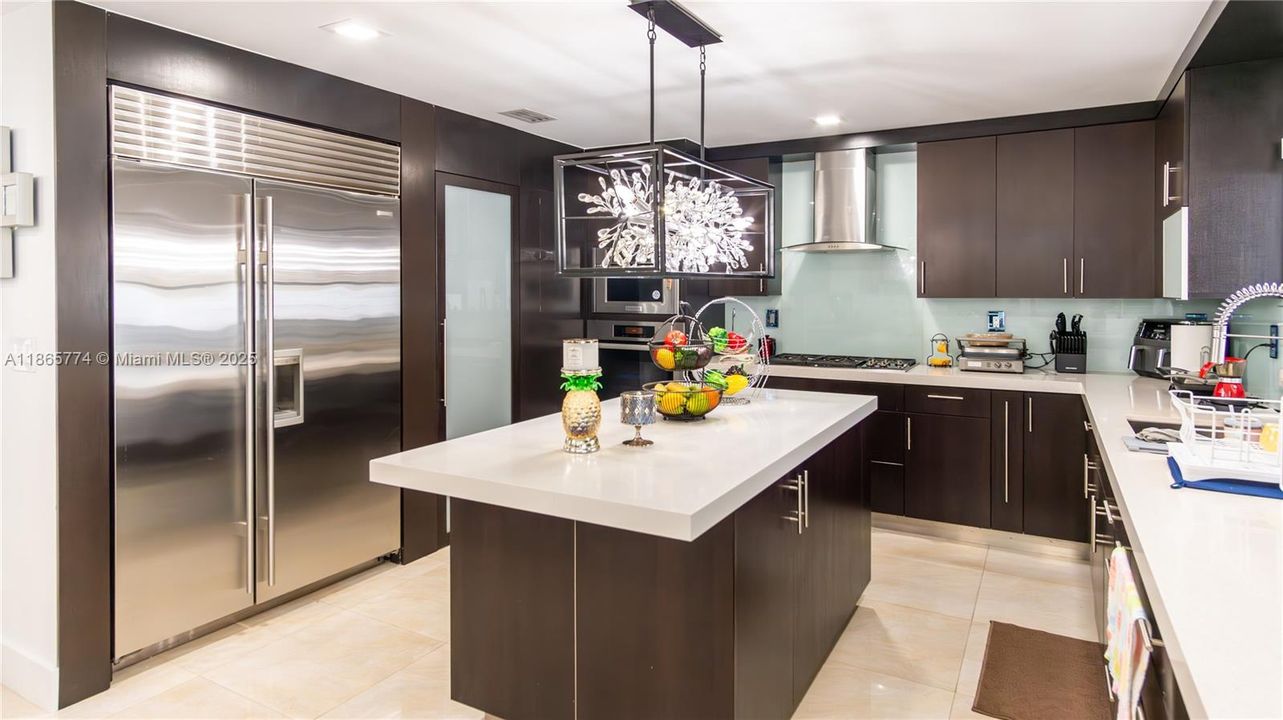 Active With Contract: $985,000 (5 beds, 4 baths, 2728 Square Feet)