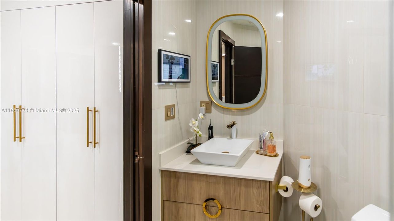 Active With Contract: $985,000 (5 beds, 4 baths, 2728 Square Feet)