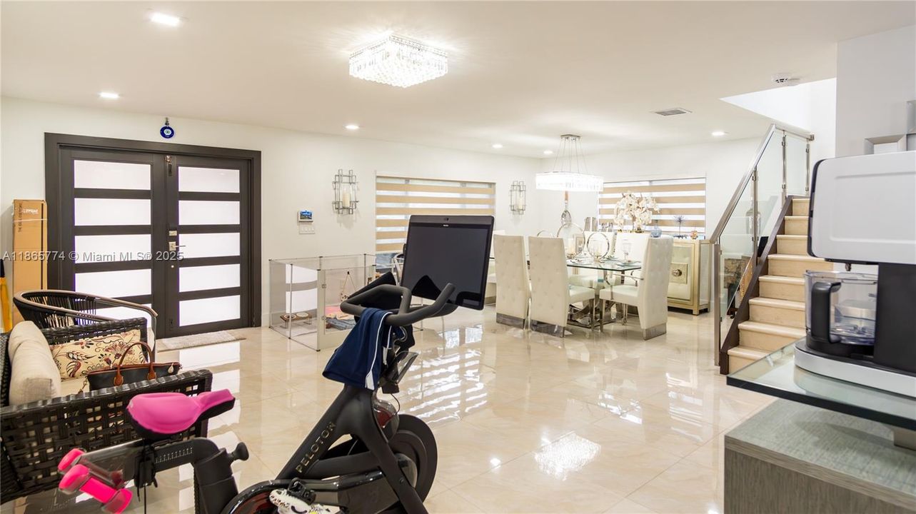 Active With Contract: $985,000 (5 beds, 4 baths, 2728 Square Feet)