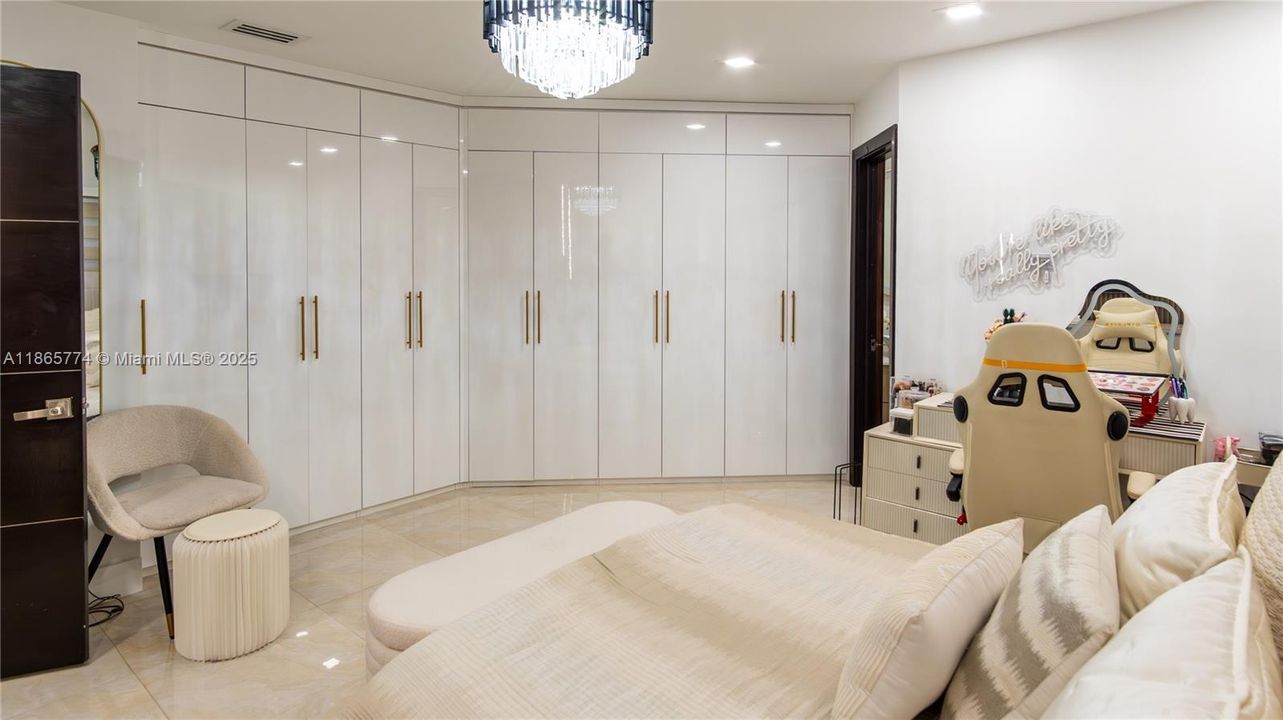 Active With Contract: $985,000 (5 beds, 4 baths, 2728 Square Feet)