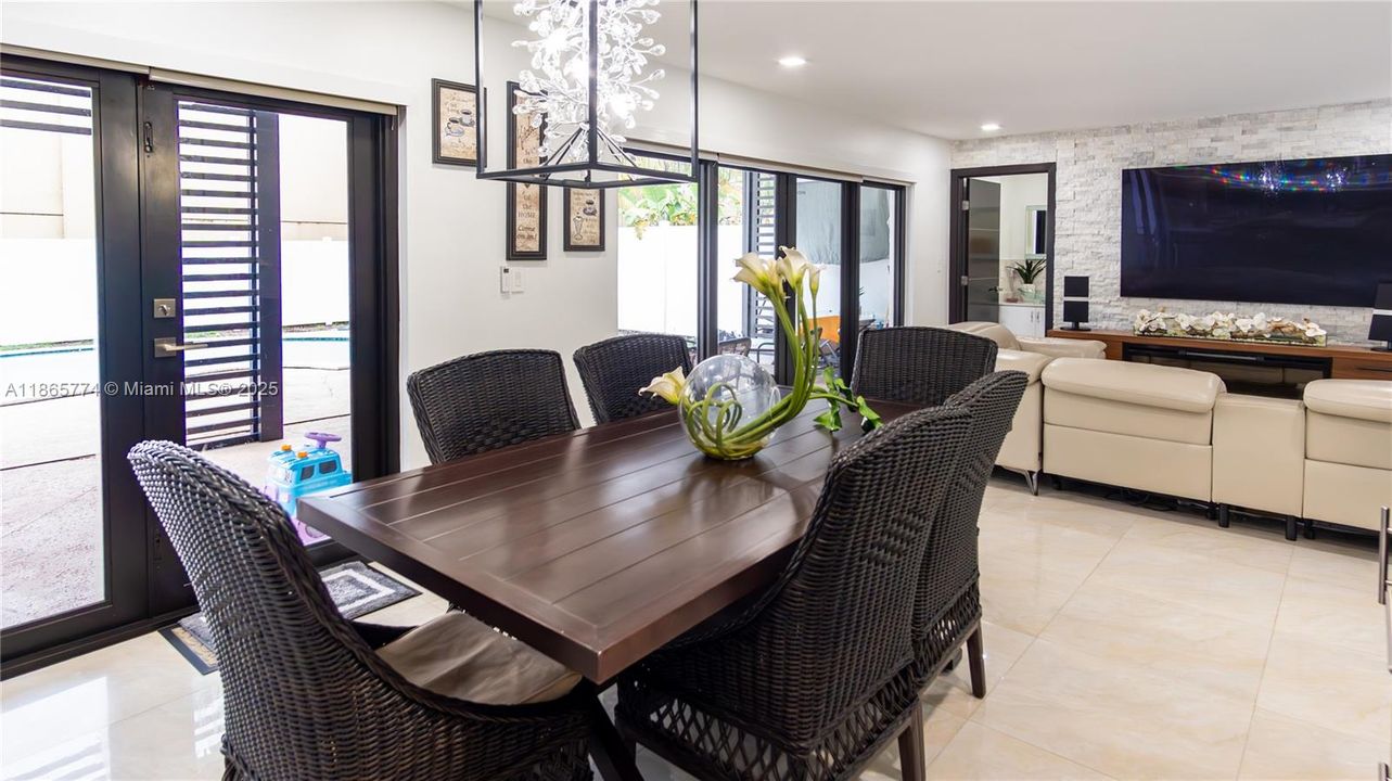 Active With Contract: $985,000 (5 beds, 4 baths, 2728 Square Feet)