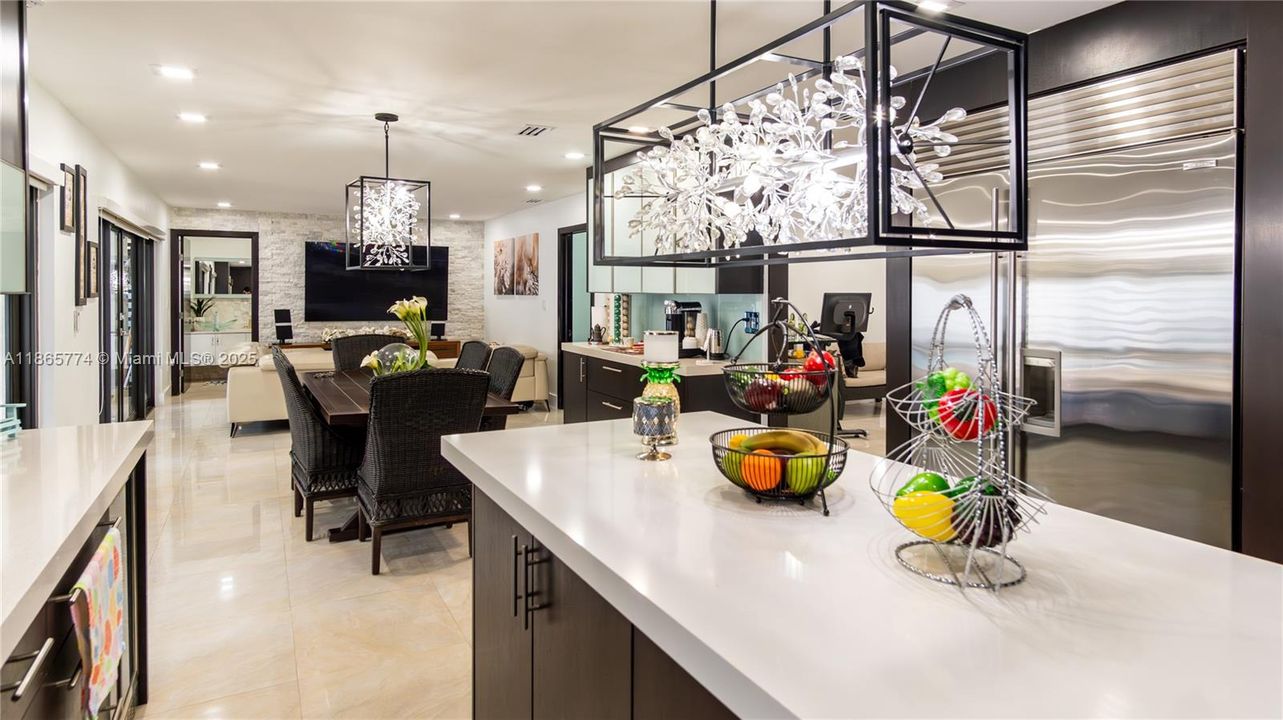 Active With Contract: $985,000 (5 beds, 4 baths, 2728 Square Feet)