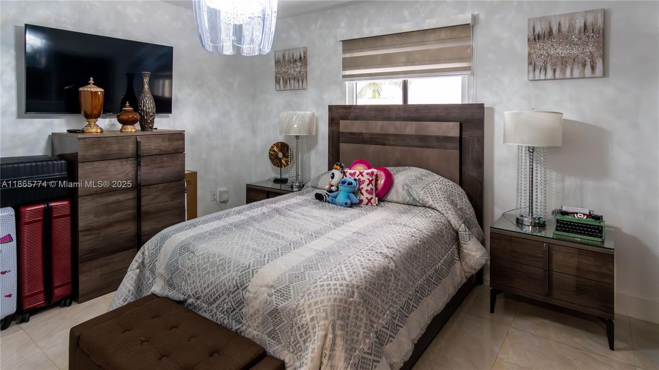 Active With Contract: $985,000 (5 beds, 4 baths, 2728 Square Feet)