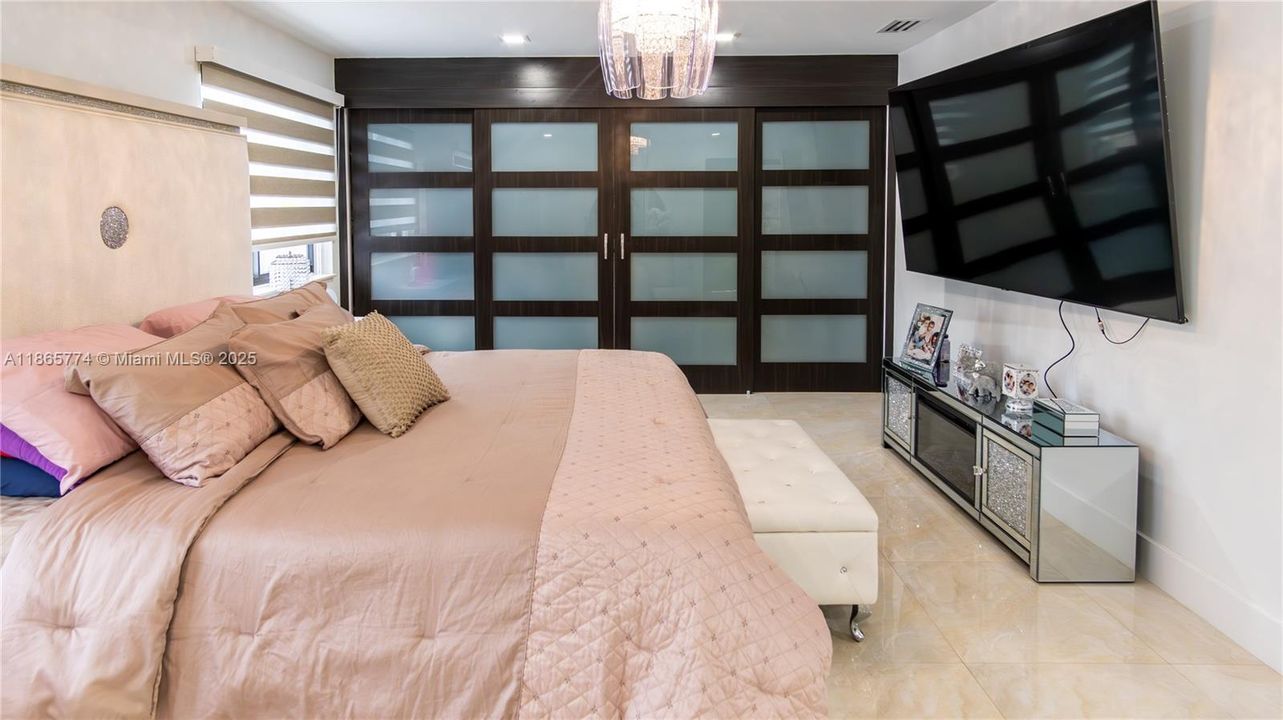 Active With Contract: $985,000 (5 beds, 4 baths, 2728 Square Feet)