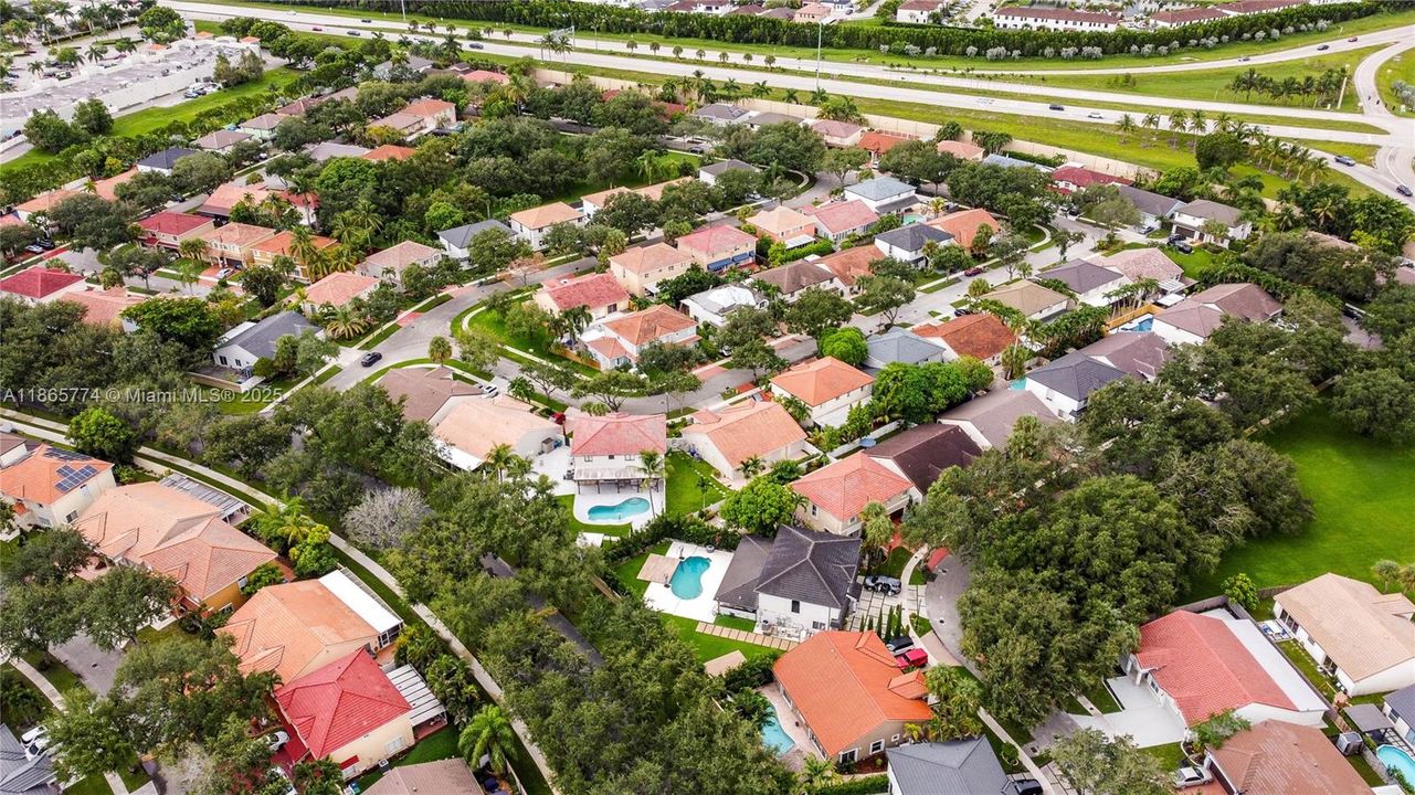 Active With Contract: $985,000 (5 beds, 4 baths, 2728 Square Feet)