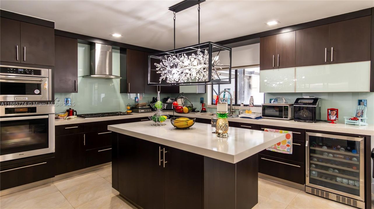 Active With Contract: $985,000 (5 beds, 4 baths, 2728 Square Feet)