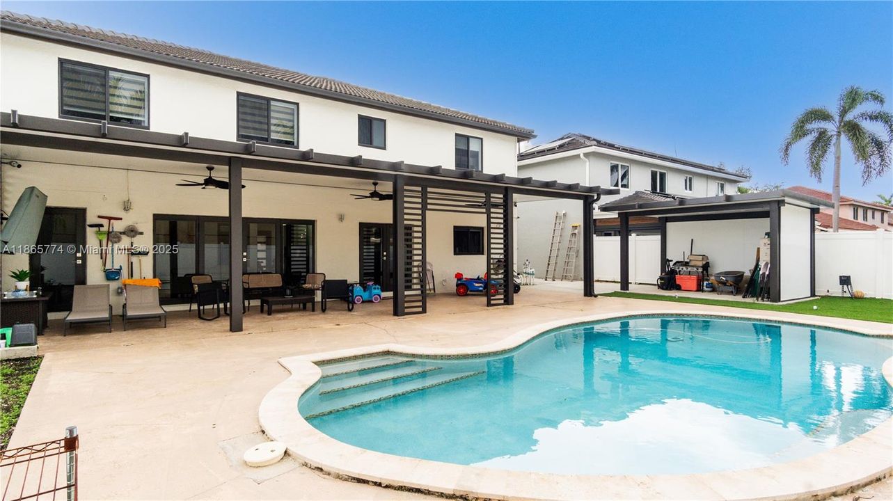 Active With Contract: $985,000 (5 beds, 4 baths, 2728 Square Feet)